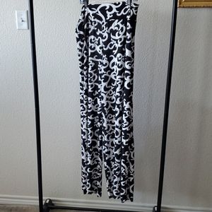 Fun black and white patterned pants size 3X